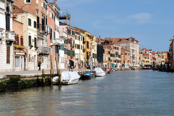 Fototapeta na wymiar Canal cannaregio à Venise