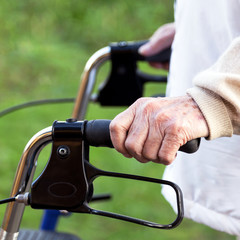 aktive Rentnerin, Rollator