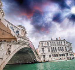 Fototapeta na wymiar Beautiful sunset in Venice. Rialto Bridge with Grand Canal