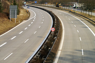 Eine leere Autobahn