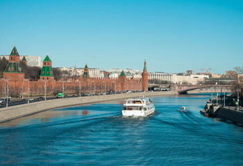 Obraz premium Navigation on the Moscow River