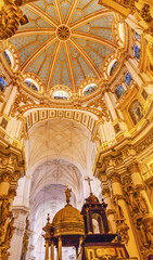 Fototapeta na wymiar Witraż bazylika Kopuła Katedra Andaluzja Sewilla
