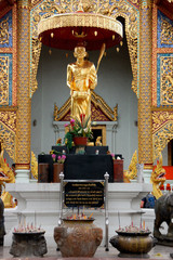 golden  buddha statue
