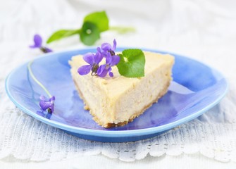 peanuts cheesecake slice