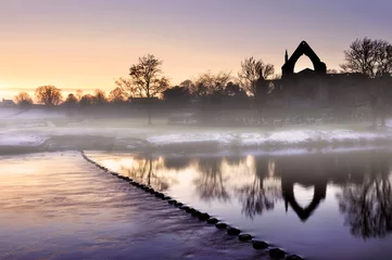 Deurstickers bolton abbey in mist © albinoni