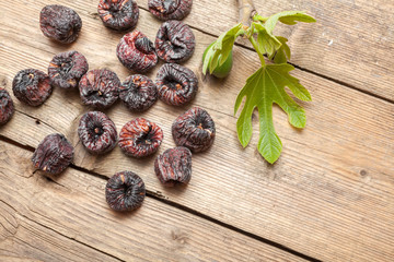 Black dried figs