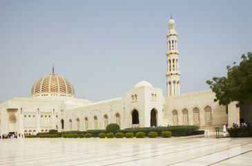 Fototapeta na wymiar Oman. Great mosque of Sultan Qaboos