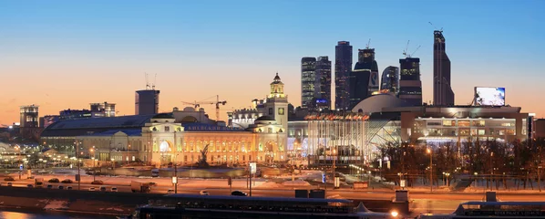 Foto auf Acrylglas Kiew Moskau. Kiewer Bahnhof bei Sonnenuntergang