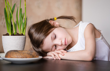 Obraz na płótnie Canvas Adorable preschooler girl sleeping in the kitchen