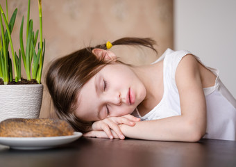 Obraz na płótnie Canvas Adorable preschooler girl sleeping in the kitchen