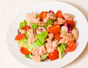 Tuna salad with different vegetables