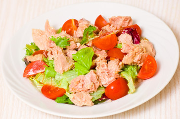 Tuna salad with different vegetables