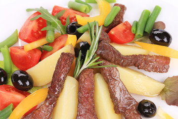 salad with beef fillet