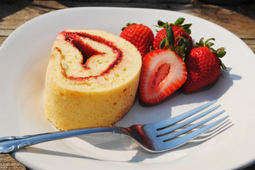 Strawberry Roll Cake with Fresh Strawberries