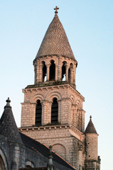 Fototapeta na wymiar Wieża skala Notre Dame la Grande w Poitiers