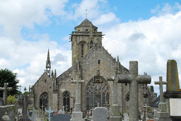Fototapeta premium Cemetery and Saint-Ronan church in Locronan, Brittany, France