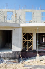 chantier immeuble en construction