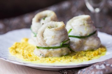 Rolls of white fish fillet, lentil creamy sauce
