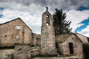La Fage, Lozère, clocher de tourmente et four banal