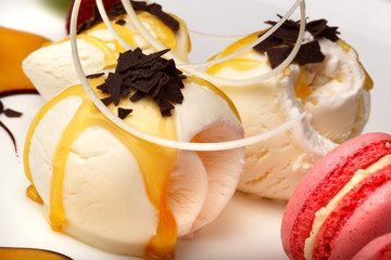 Gourmet vanilla ice cream with macaroons