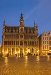 Fototapeta na wymiar oświetlone Maison du Roi, Bruksela