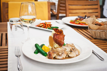 fresh healthy food with chiken and vegetables in restaurant