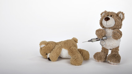 Teddy mit Dreiringspritze