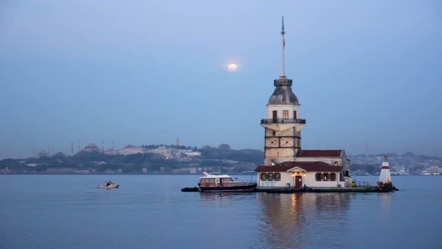 Istanbul Maiden's Tower in the morning