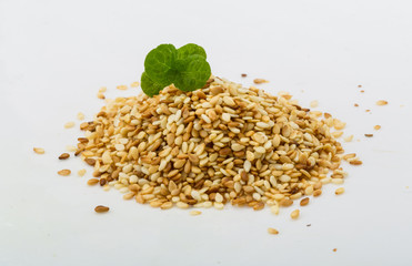 Roasted sesame seeds