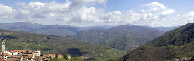 Fototapeta na wymiar Staffora Oltrepo Pavese Valley-panoramiczny obraz kolorowy