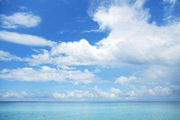 Fototapeta na wymiar Beautiful blue sky above ocean