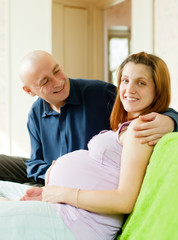 Obraz premium Happy pregnant couple