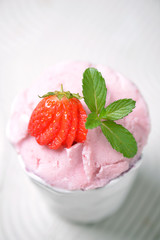gelato alla fragola