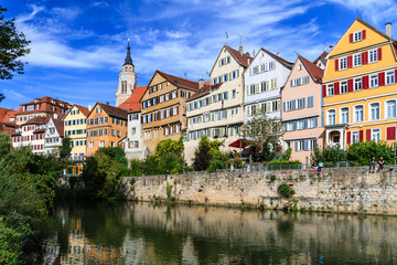 Fototapeta na wymiar Typowy pejzaż Tuebingen am Neckar (Niemcy)