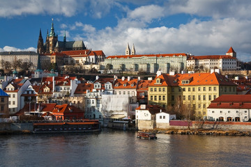 Obraz premium View of Prague castle and cathedral.