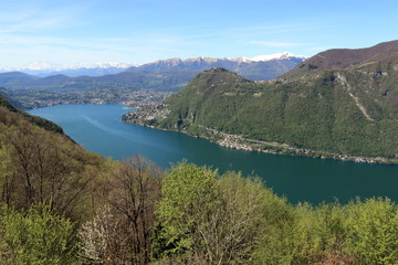 Fototapeta na wymiar lago di Lugano dalla valle d'Intelvi