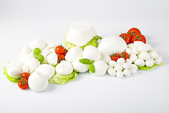 Mozzarelle fresche italiano con pomodori e lattuga