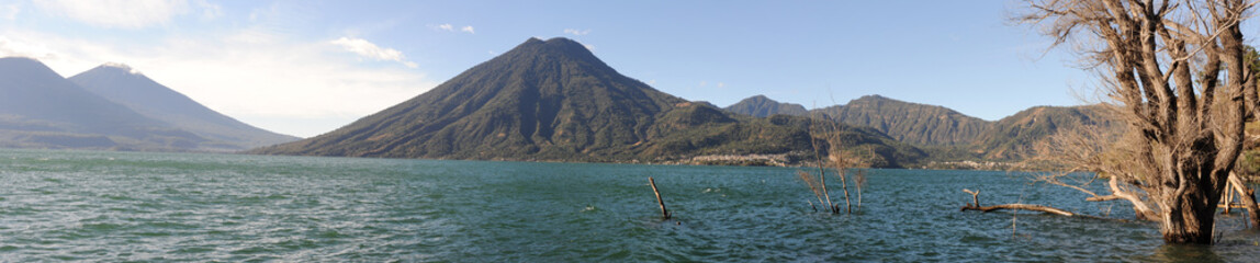 Obraz premium Lake Atitlan with volcano San Pedro