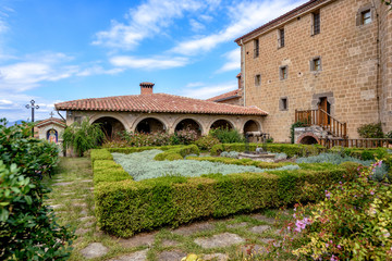 Fototapeta premium Garden in Meteora monastery in Greece