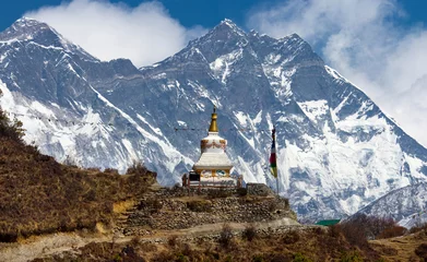 Photo sur Plexiglas Népal Stupa sur le chemin du camp de base de l& 39 Everest dans l& 39 Himalaya, Népal