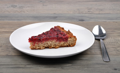 Johannisbeerkuchen auf Holz