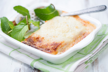 Baking dish with freshly made lasagna, horizontal shot