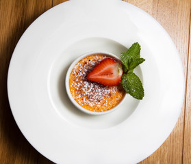 Creme brulee with strawberry