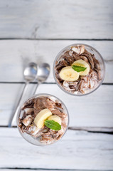 Nuss-Nougat Quark mit Bananen