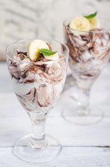 Nuss-Nougat Quark mit Bananen