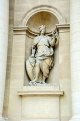 Sculpture de la façade des Invalides à Paris