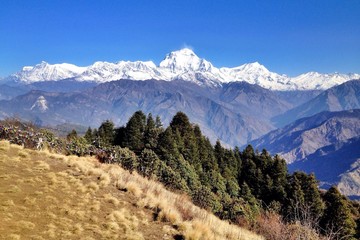 Het Dhaulagiri-massief in Nepal