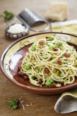 Pasta with peas, sausage and breadcrumbs