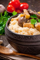 Wheat porridge with liver and apples