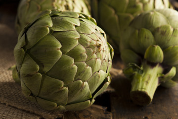 Obraz premium Raw Organic Green Artichokes